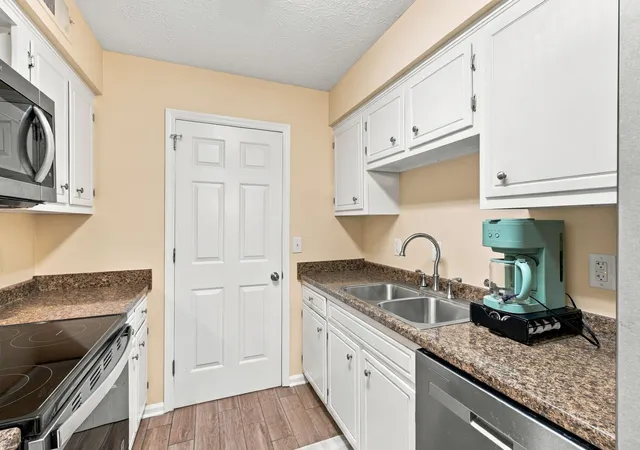 Listing Photo 1 - Condo for sale in building located at 2258 Lebanon Pike, Nashville, TN 37214 - Unit #14