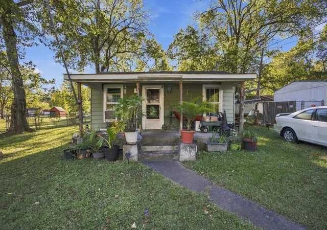 Single family home for sale at 809 Ferry Rd, Hixson, TN 37343 | MLS# 3628373