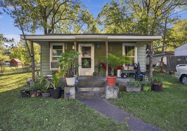 Photo 3 of Single family home for sale at 809 Ferry Rd, Hixson, TN 37343 | MLS# 3628373 | Listing updated on 2026-10-29
