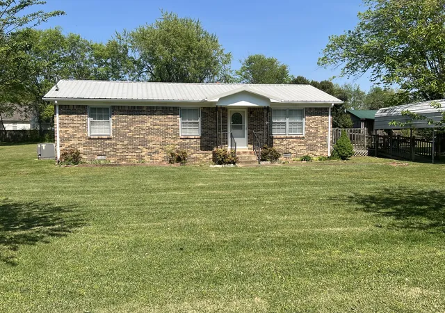 Single family home for sale at 220 Apache Cir, Pulaski, TN 38478 | MLS# 3628670