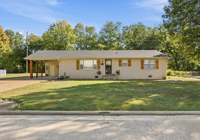 Single family home for sale at 376 Sunset Dr, Lexington, TN 38351 | MLS# 3628523