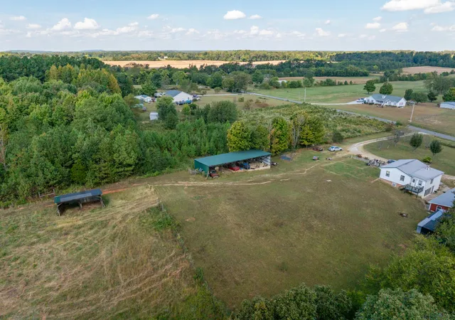 Photo 3 of Single family home for sale at 464 Marcrom Rd, Morrison, TN 37357 | MLS# 3628688 | Listing updated on 2026-10-29