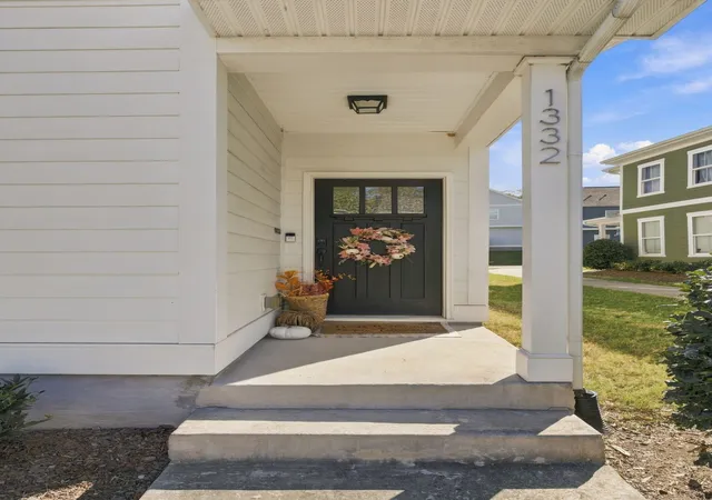 Photo 2 of Single family home for sale at 1332 Sula Dr, Hermitage, TN 37076 | MLS# 3629980 | Listing updated on 2026-10-31