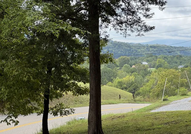 Photo 1 of Manufactured home for sale at 935 Flat Crk Rd, Sevierville, TN 37876 | MLS# 3628658 | Listing updated on 2026-10-29