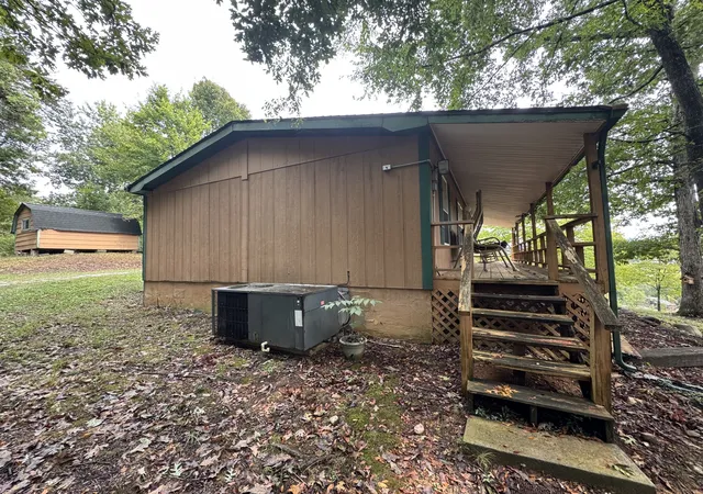 Photo 2 of Manufactured home for sale at 935 Flat Crk Rd, Sevierville, TN 37876 | MLS# 3628658 | Listing updated on 2026-10-29