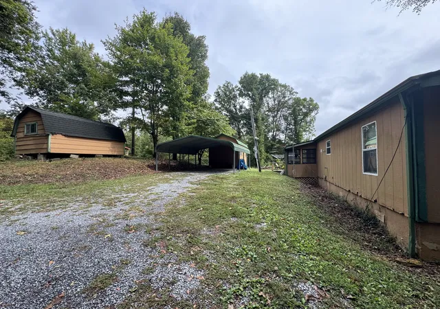 Photo 3 of Manufactured home for sale at 935 Flat Crk Rd, Sevierville, TN 37876 | MLS# 3628658 | Listing updated on 2026-10-29