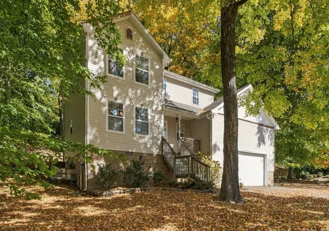 Photo 1 of Single family home for sale at 1009 Hunters Ln, Springfield, TN 37172 | MLS# 3629619 | Listing updated on 2026-10-30