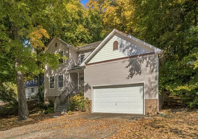 Photo 2 of Single family home for sale at 1009 Hunters Ln, Springfield, TN 37172 | MLS# 3629619 | Listing updated on 2026-10-30