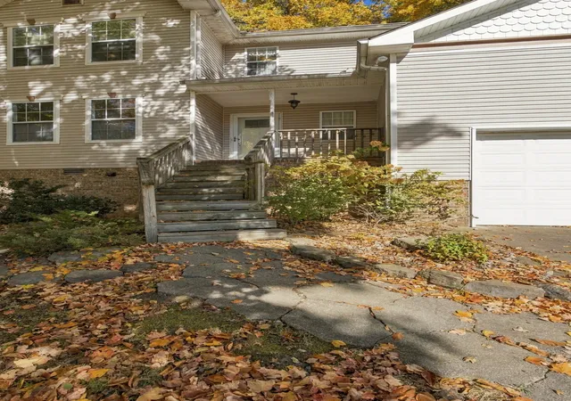 Photo 3 of Single family home for sale at 1009 Hunters Ln, Springfield, TN 37172 | MLS# 3629619 | Listing updated on 2026-10-30