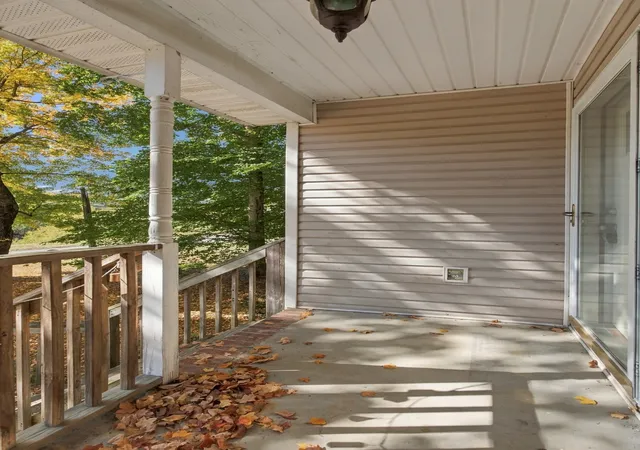 Photo 4 of Single family home for sale at 1009 Hunters Ln, Springfield, TN 37172 | MLS# 3629619 | Listing updated on 2026-10-30