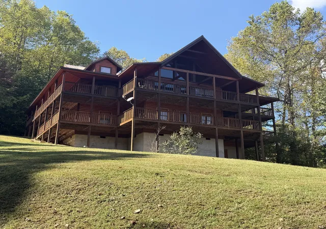 Single family home for sale at 4172 Burning Tree Ln, Sevierville, TN 37862 | MLS# 3628668