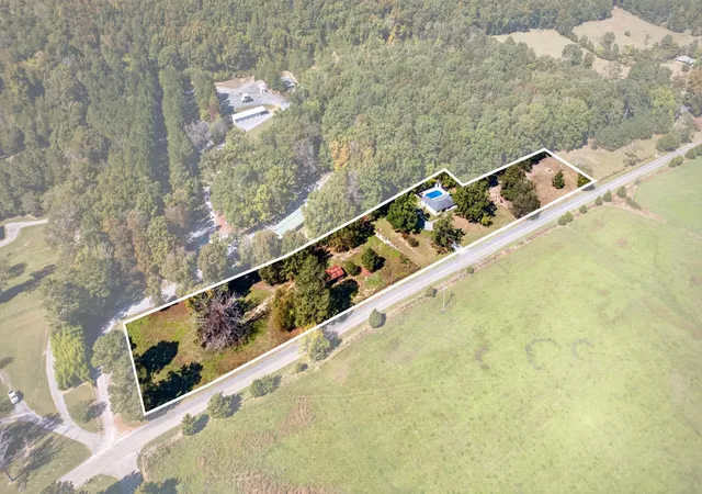 Photo 3 of Single family home for sale at 2460 Lead Mine Valley Rd SW, Cleveland, TN 37311 | MLS# 3628682 | Listing updated on 2026-10-29