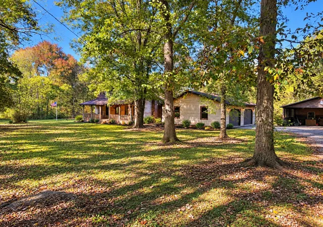 Single family home for sale at 852 Old Nashville Dirt Rd, Shelbyville, TN 37160 | MLS# 3629791