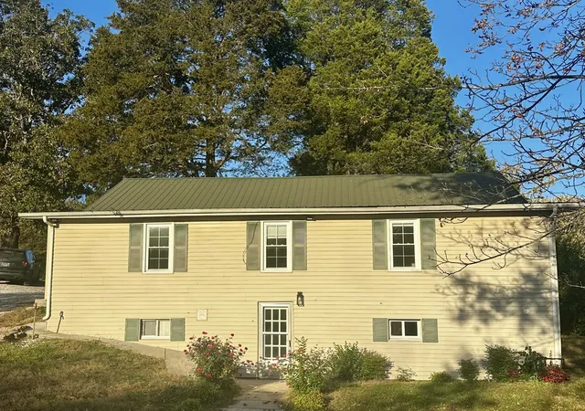 Photo 1 of Single family home for sale at 192 Elm Grv Rd, Livingston, TN 38570 | MLS# 3628784 | Listing updated on 2026-10-29