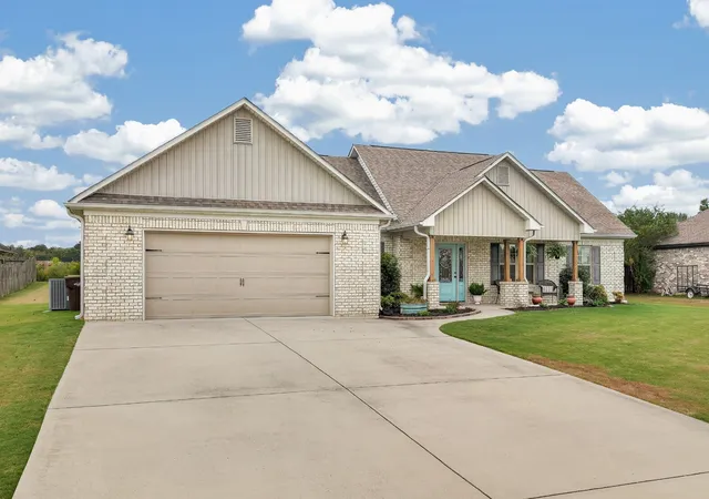 Photo 1 of Single family home for sale at 26437 Sydney Dr, Elkmont, AL 35620 | MLS# 3628842 | Listing updated on 2026-10-30
