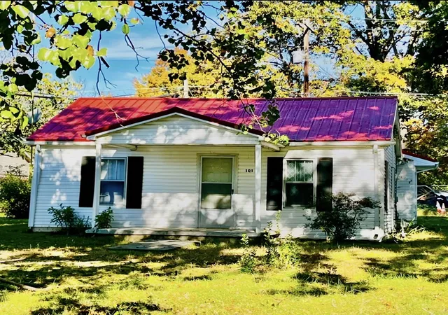 Single family home for sale at 101 Main St, Englewood, TN 37329 | MLS# 3629579