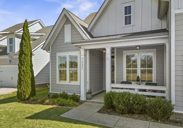 Photo 3 of Single family home for sale at 1231 Proprietors Pl, Murfreesboro, TN 37128 | MLS# 3629936 | Listing updated on 2026-10-30