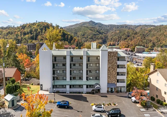 Condo for sale at 354 E Holly Ridge Rd #409, Gatlinburg, TN 37738 | MLS# 3629504