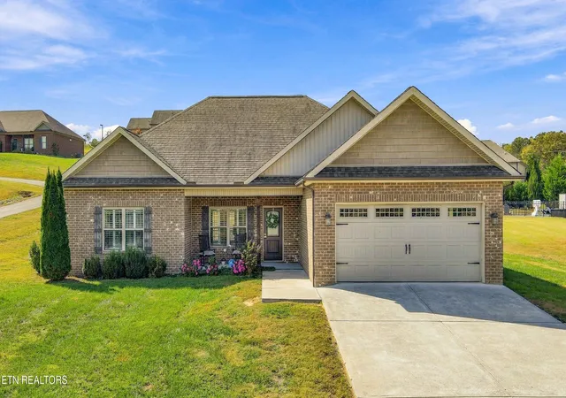 Single family home for sale at 237 Miller Rd, Clinton, TN 37716 | MLS# 3629513