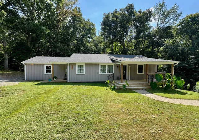 Photo 2 of Single family home for sale at 1780 Mooreland Dr, Clarksville, TN 37040 | MLS# 3630003 | Listing updated on 2026-10-31