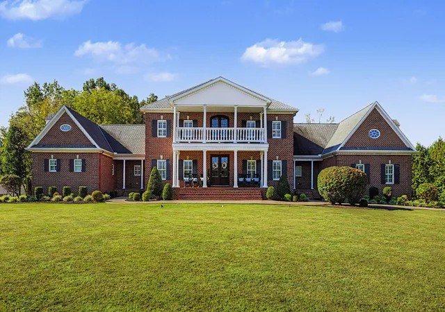 Photo 1 of Mansion for sale at 564 Somerset Dr, Paris, TN 38242 | MLS# 3629581 | Listing updated on 2026-10-30