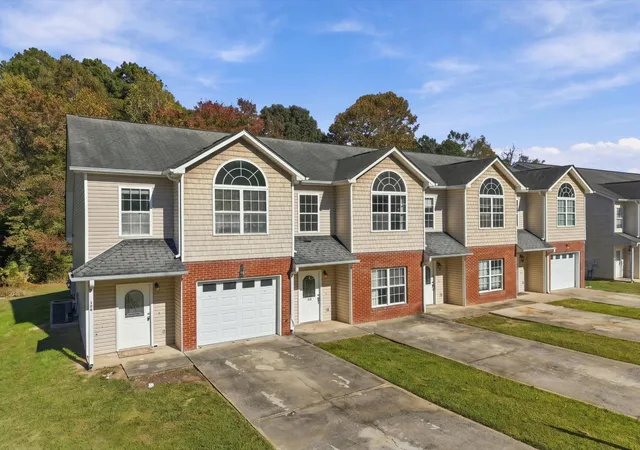 Photo 2 of Townhouse for sale at 102 Brown Ests Dr, La Fayette, GA 30728 | MLS# 3629591 | Listing updated on 2026-10-30