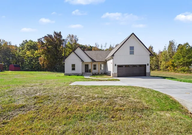 Photo 1 of Single family home for sale at 7125 Hwy 41a, Pleasant View, TN 37146 | MLS# 3629606 | Listing updated on 2026-10-30