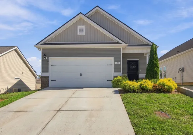 Single family home for sale at 611 Tines Dr, Shelbyville, TN 37160 | MLS# 3629742