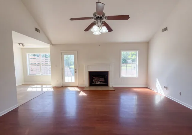 Photo 2 of Single family home for sale at 1392 Todd Phillips Ct, Clarksville, TN 37042 | MLS# 3629701 | Listing updated on 2026-10-30