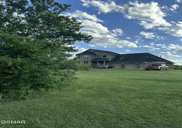 Photo 4 of Single family home for sale at 2659 Boyds Crk Hwy, Sevierville, TN 37876 | MLS# 3629835 | Listing updated on 2026-10-30