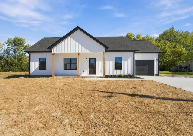 Photo 1 of Single family home for sale at 396 Shaw St, Smithville, TN 37166 | MLS# 3629784 | Listing updated on 2026-10-30