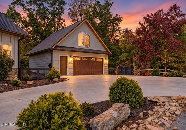 Photo 3 of Single family home for sale at 3128 Smoky Blf Tr, Sevierville, TN 37862 | MLS# 3629789 | Listing updated on 2026-10-30