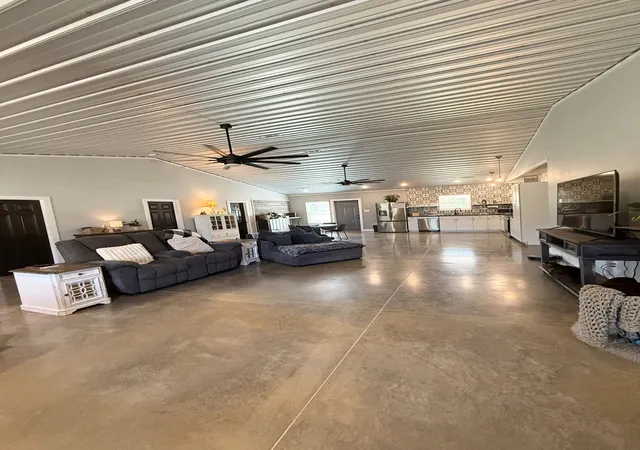 Photo 3 of Single family home for sale at 863 Robert Wilson Rd, Mc Minnville, TN 37110 | MLS# 3630010 | Listing updated on 2026-10-30