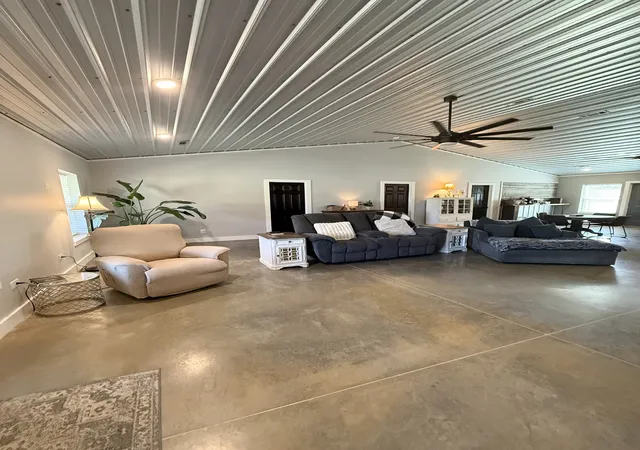 Photo 4 of Single family home for sale at 863 Robert Wilson Rd, Mc Minnville, TN 37110 | MLS# 3630010 | Listing updated on 2026-10-30