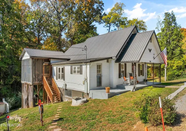 Photo 4 of Single family home for sale at 541 West Hwy 25 70, Dandridge, TN 37725 | MLS# 3629915 | Listing updated on 2026-10-30