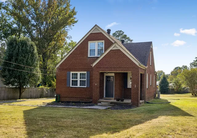 Photo 1 of Single family home for sale at 181 Washington Ave, Camden, TN 38320 | MLS# 3629994 | Listing updated on 2026-10-30