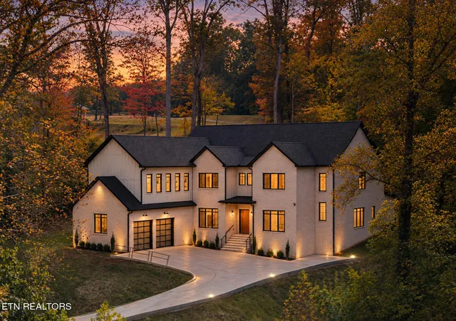 Photo 1 of Mansion for sale at 1135 Oak Chase Blvd, Lenoir City, TN 37772 | MLS# 3630029 | Listing updated on 2026-10-31