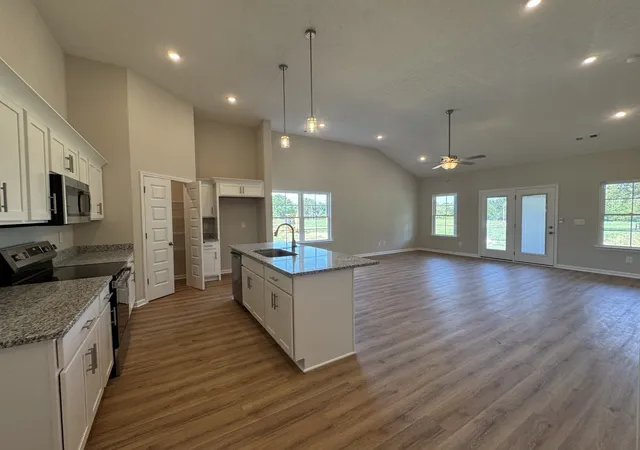 Photo 3 of Single family home for sale at 92 Laurel View St, Manchester, TN 37355 | MLS# 3630108 | Listing updated on 2026-10-31