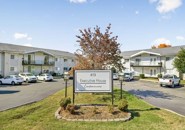 Condo for sale at 613 Hillsboro Rd #A14, Franklin, TN 37064 | MLS# 3630201