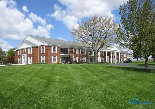 Photo 1 of Condominium at 425 W Ridge Dr #U1, Fostoria, OH 44830 | MLS# 6121644 | | Sold on 2025-03-06