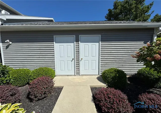 Listing Photo 2 - Condo for sale in building located at 2212 N Carriage Ln, Port Clinton, OH 43452 - Unit #