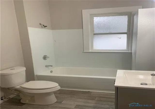 Photo 4 of Multi family home for sale at 928 Islington St, Toledo, OH 43610 | MLS# 6130811 | Listing updated on 2025-12-26