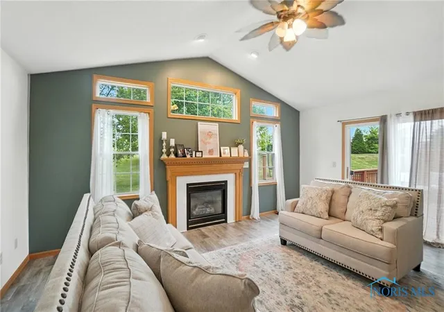 Photo 3 of Single family home for sale at 1556 Plum Crk Dr, Findlay, OH 45840 | MLS# 6134707 | Listing updated on 2025-10-17