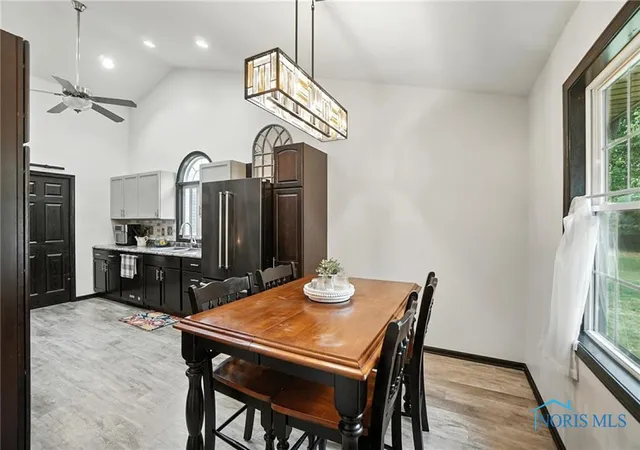Photo 4 of Single family home for sale at 1556 Plum Crk Dr, Findlay, OH 45840 | MLS# 6134707 | Listing updated on 2025-10-17