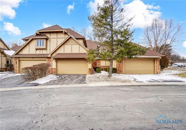 Photo 2 of Condo for sale at 1562 Saddlebrook Ct, Toledo, OH 43615 | MLS# 6125661 | Listing updated on 2025-12-18