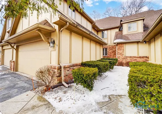 Photo 3 of Condo for sale at 1562 Saddlebrook Ct, Toledo, OH 43615 | MLS# 6125661 | Listing updated on 2025-12-18