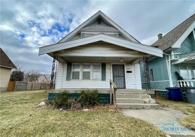 Photo 1 of Single family home for sale at 3337 Blanchard St, Toledo, OH 43608 | MLS# 6126018 | Listing updated on 2025-10-29