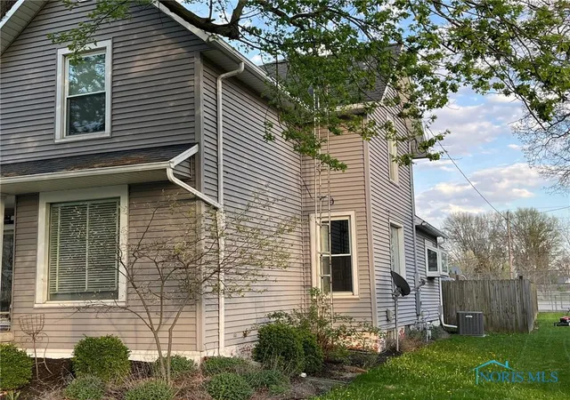 2nd image of 825 S Clinton St, Defiance, OH 43512 | MLS# 6128965