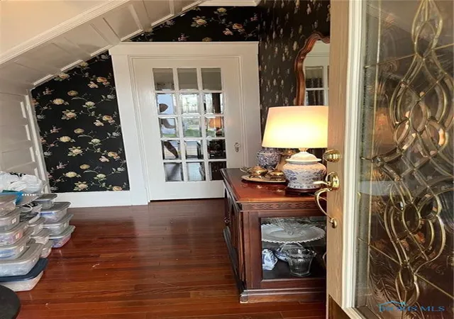 Photo 3 of Single family home for sale at 825 S Clinton St, Defiance, OH 43512 | MLS# 6128965 | Listing updated on 2025-10-16