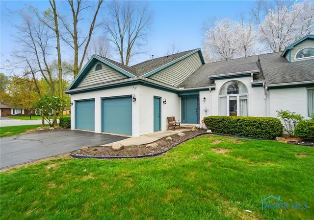 Photo 2 of Condo for sale at 2000 Rush Crk Ct, Findlay, OH 45840 | MLS# 6129399 | Listing updated on 2025-11-13